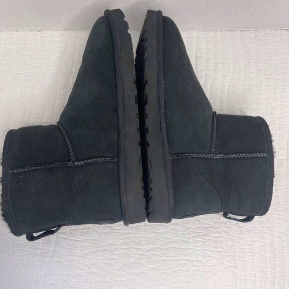 UGG Womens Classic Mini Genuine Black Shearling Suede Boots SZ 9 Winter - Picture 9 of 11